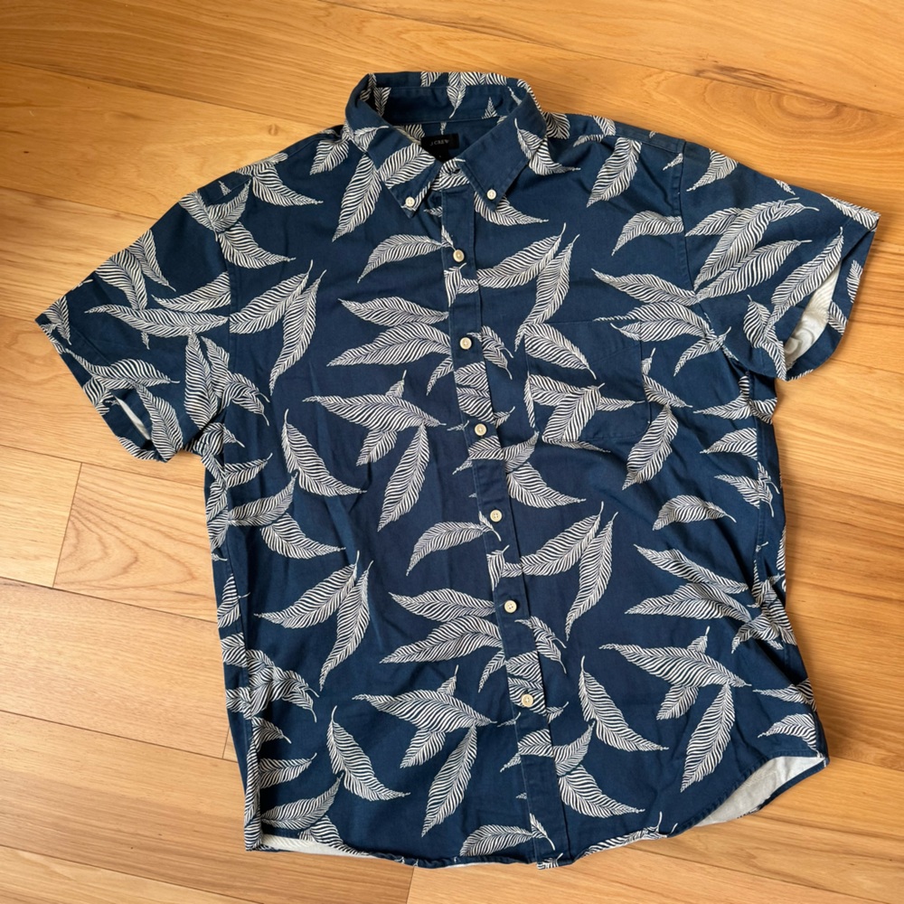 J Crew Men’s large feather print button down short sleeve